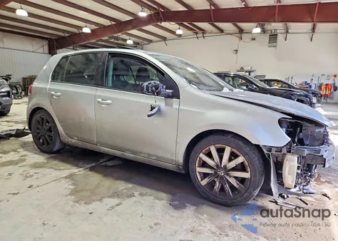 2011 Volkswagen Golf z USA, uszkodzony, nr VIN WVWDM7AJ7BW347329